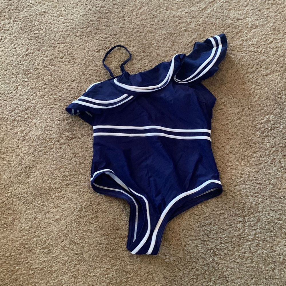 Woman’s 1 piece bathing suit